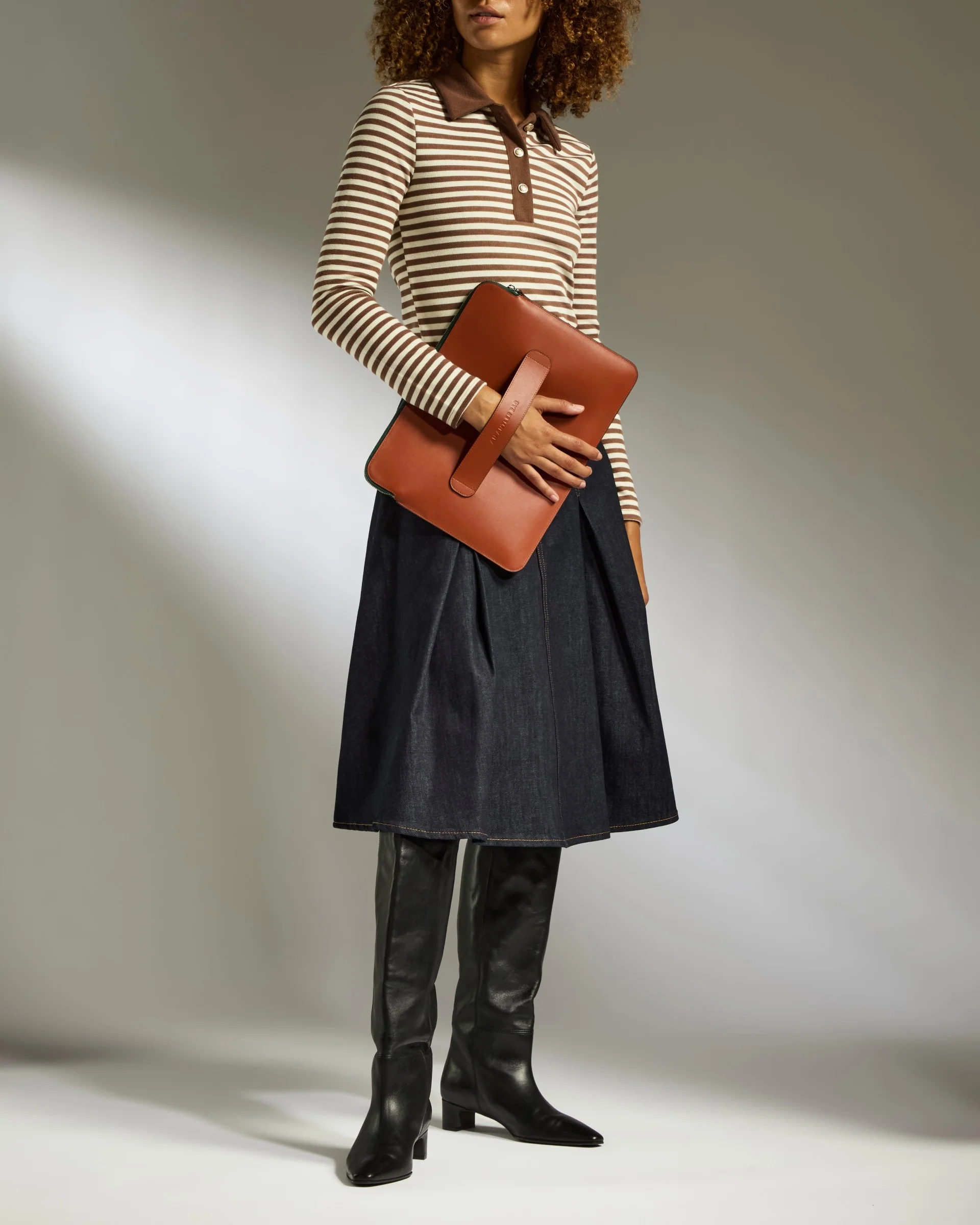Laptop & Document Case in Tan Leather - 1914 Collection - Image 8