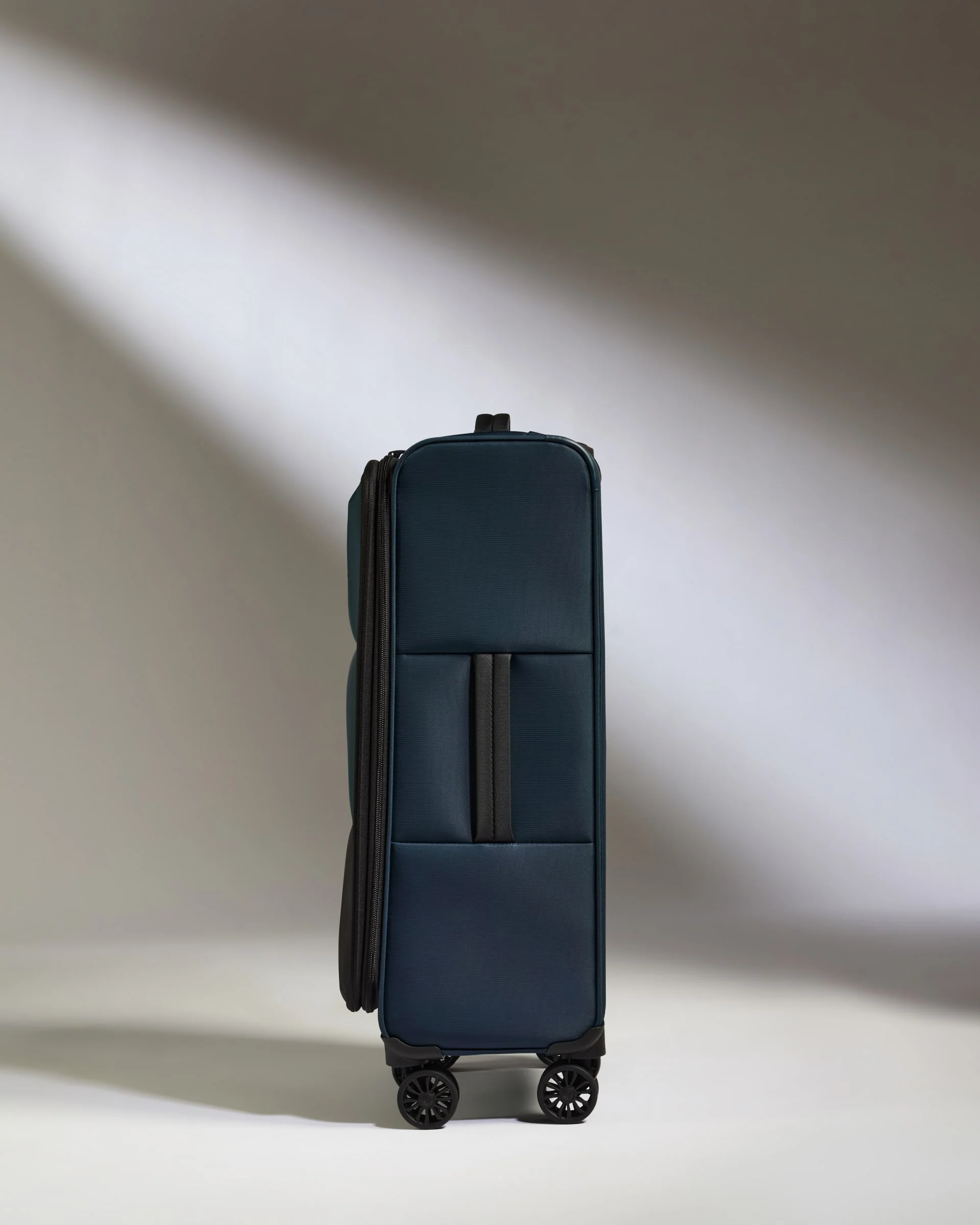 Lightest Medium Suitcase in Indigo Blue - Soft Stripe 2.0 - Image 4